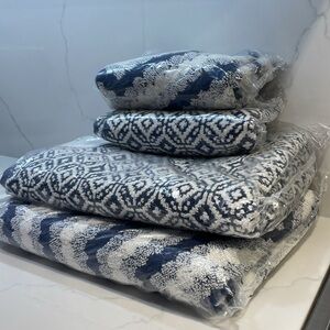 NEW! The Company Store 2 Bath Towel + 2 Hand Towel Navy Blue & White